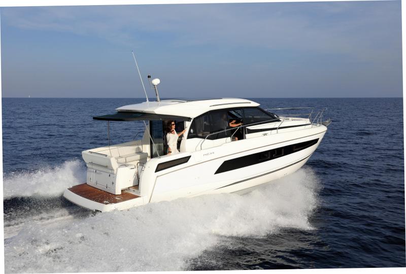 NC 33 │ NC of 11m │ Boat powerboat Jeanneau 24457