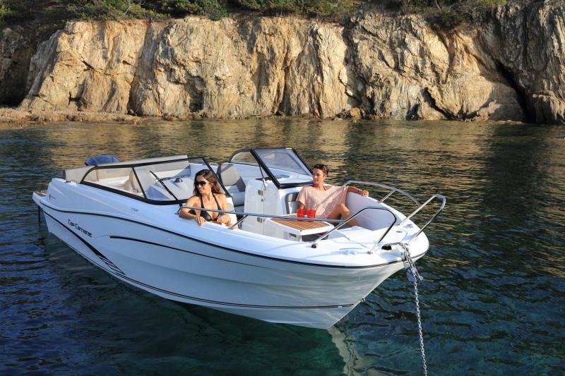 Cap Camarat 7.5 BR │ Cap Camarat Bow Rider of 8m │ Boat Moteurs JeanneauCap Camarat 7.5 BR 10529