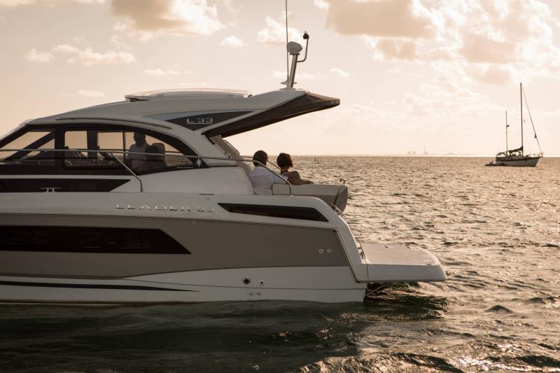 Leader 33 │ Leader of 11m │ Boat Moteurs JeanneauLeader 33- Exterior 18316