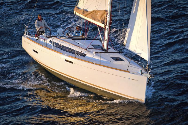 Sun Odyssey 379 │ Sun Odyssey of 11m │ Boat Sailboat Jeanneau 8344