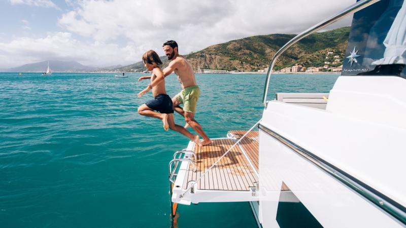 NC 1095 Fly Series 2 │ NC Weekender of 10m │ Boat Moteurs Jeanneau 31805