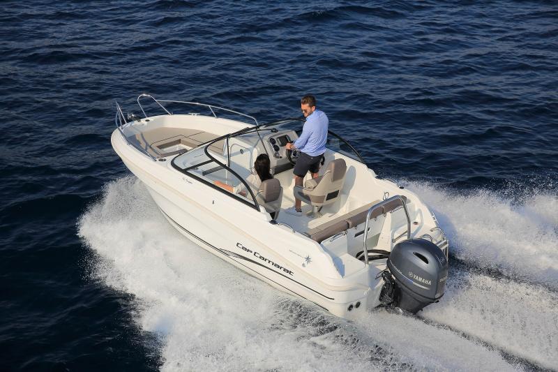 CAP CAMARAT 5.5 BR │ Cap Camarat Bow Rider of 5m │ Boat Moteurs JeanneauCAP CAMARAT 5.5 BR 4832