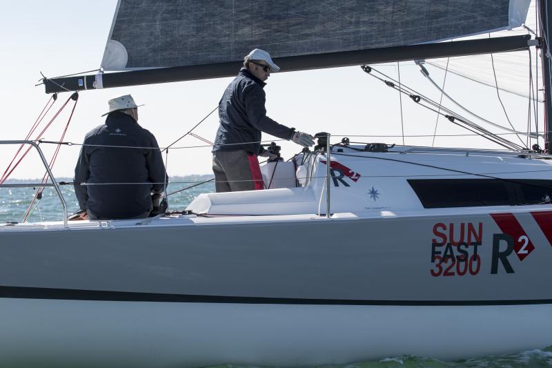 Sun Fast 3200 │ Sun Fast of 10m │ Boat Sailboat Jeanneau 3720