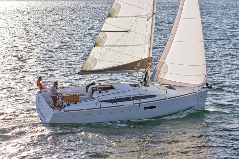 Sun Odyssey 349 │ Sun Odyssey of 10m │ Boat Sailboat JeanneauSun Odyssey-Sun Fast range 2022 totem 24411