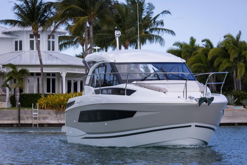 Leader 33 │ Leader of 11m │ Boat Moteurs JeanneauLeader 33- Exterior 18308