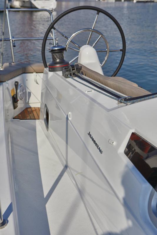 Sun Odyssey 410 │ Sun Odyssey of 12m │ Boat Sailboat JeanneauSun-Odyssey-410 19285