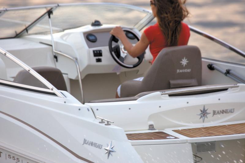 Cap Camarat 5.5 DC │ Cap Camarat Day Cruiser de 5m │ Bateaux Moteurs Jeanneau 6024