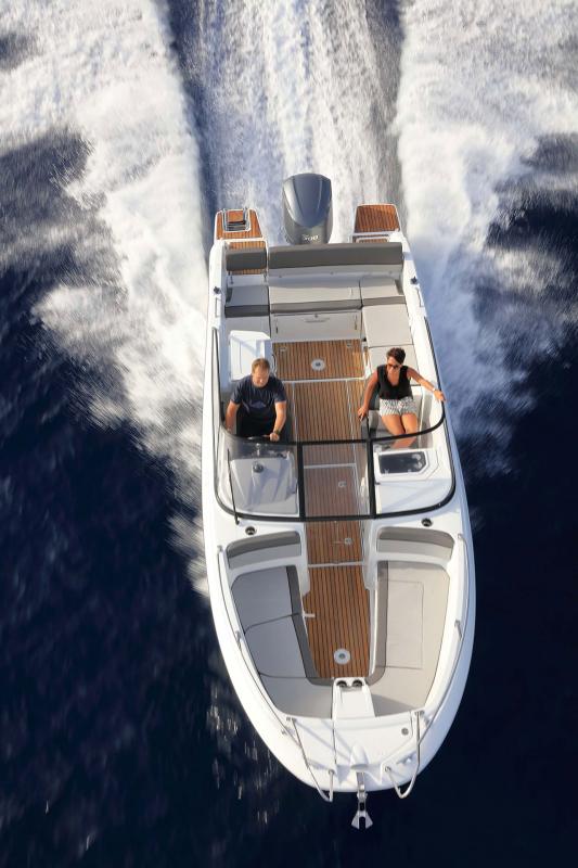 Cap Camarat 7.5 BR │ Cap Camarat Bow Rider of 8m │ Boat Moteurs JeanneauCap Camarat 7.5 BR 10492