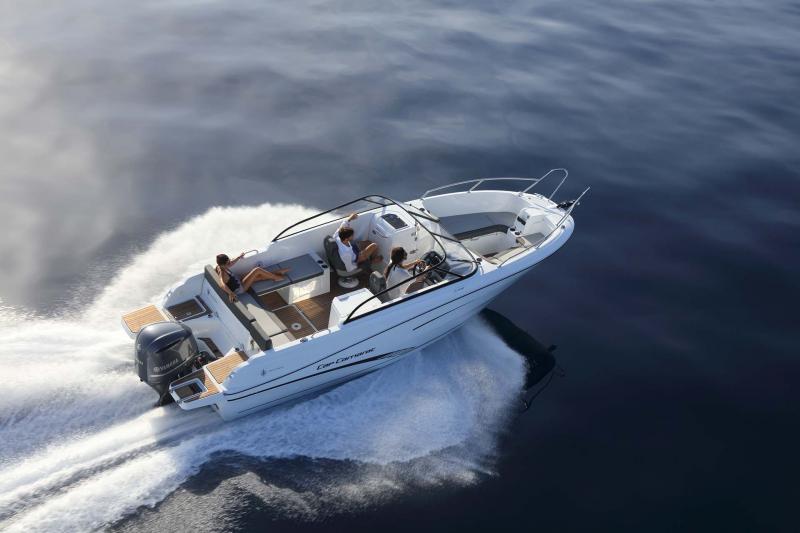 Cap Camarat 7.5 BR │ Cap Camarat Bow Rider of 8m │ Boat Moteurs JeanneauCap Camarat 7.5 BR 10513