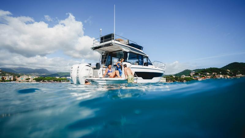 Merry Fisher 1095 Fly Serie2 │ Merry Fisher of 10m │ Boat Moteurs Jeanneau 32110