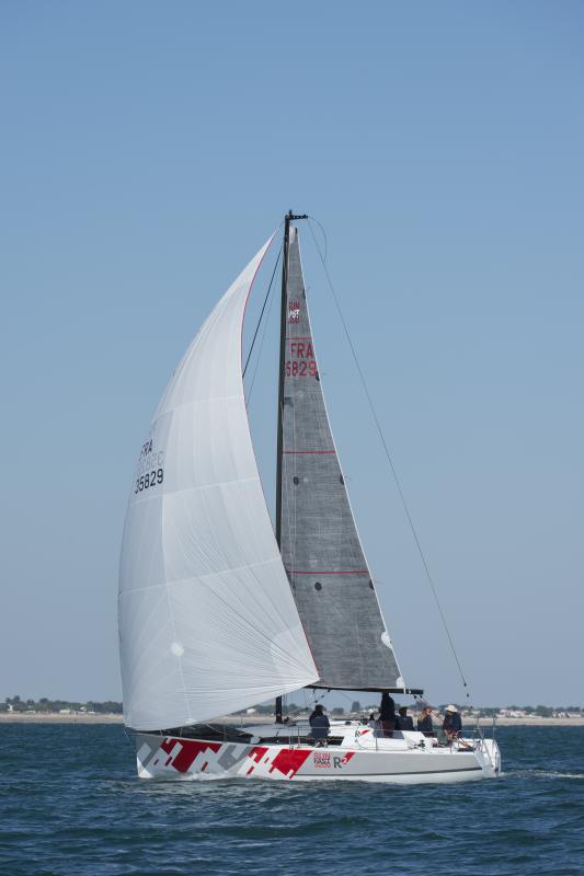 Sun Fast 3200 │ Sun Fast of 10m │ Boat Sailboat Jeanneau 3725