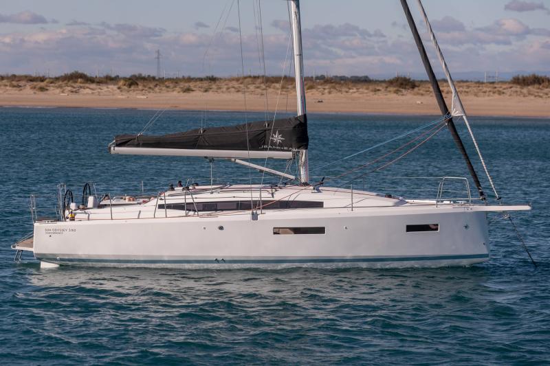 Sun Odyssey 380 │ Sun Odyssey of 11m │ Boat Sailboat JeanneauSun Odyssey 380 23667