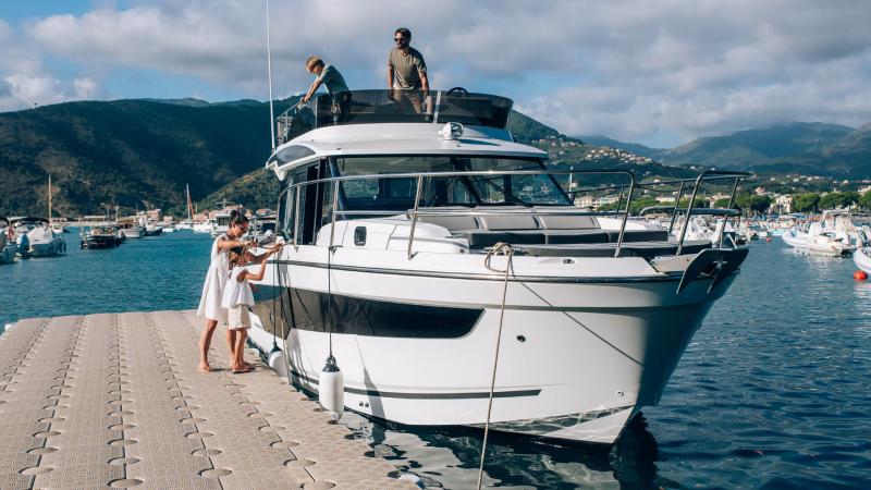 Merry Fisher 1095 Fly Serie2 │ Merry Fisher of 10m │ Boat Moteurs Jeanneau 32150