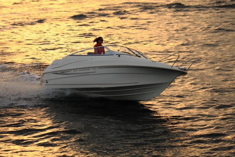 Cap Camarat 5.5 DC │ Cap Camarat Day Cruiser de 5m │ Bateaux Moteurs Jeanneau 6010